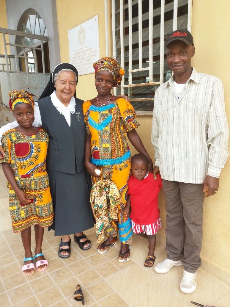 Hna. Mariluz Roa, abrazar a los enfermos (Foto: ACN) Hna. Mariluz Roa, abrazar a los enfermos (Foto: ACN)