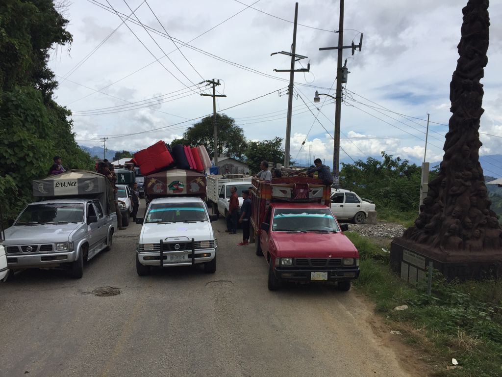Indígenas retornan a casa tras éxodo forzado Indígenas retornan a casa tras éxodo forzado