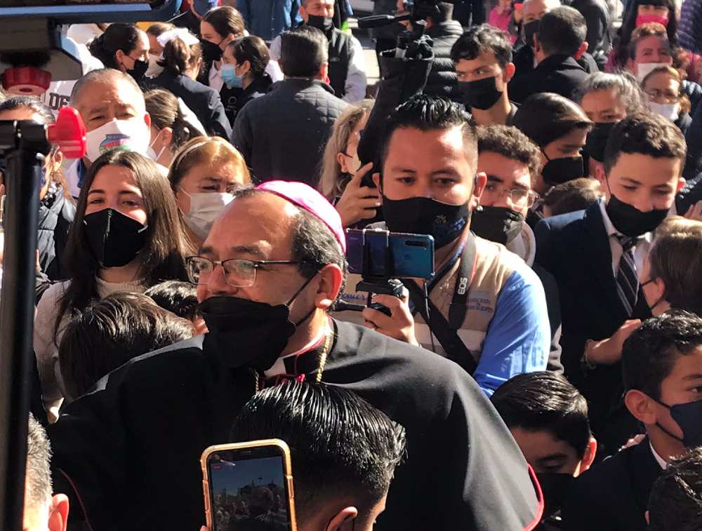 Espinoza saluda a fieles de Aguascalientes Espinoza saluda a fieles de Aguascalientes